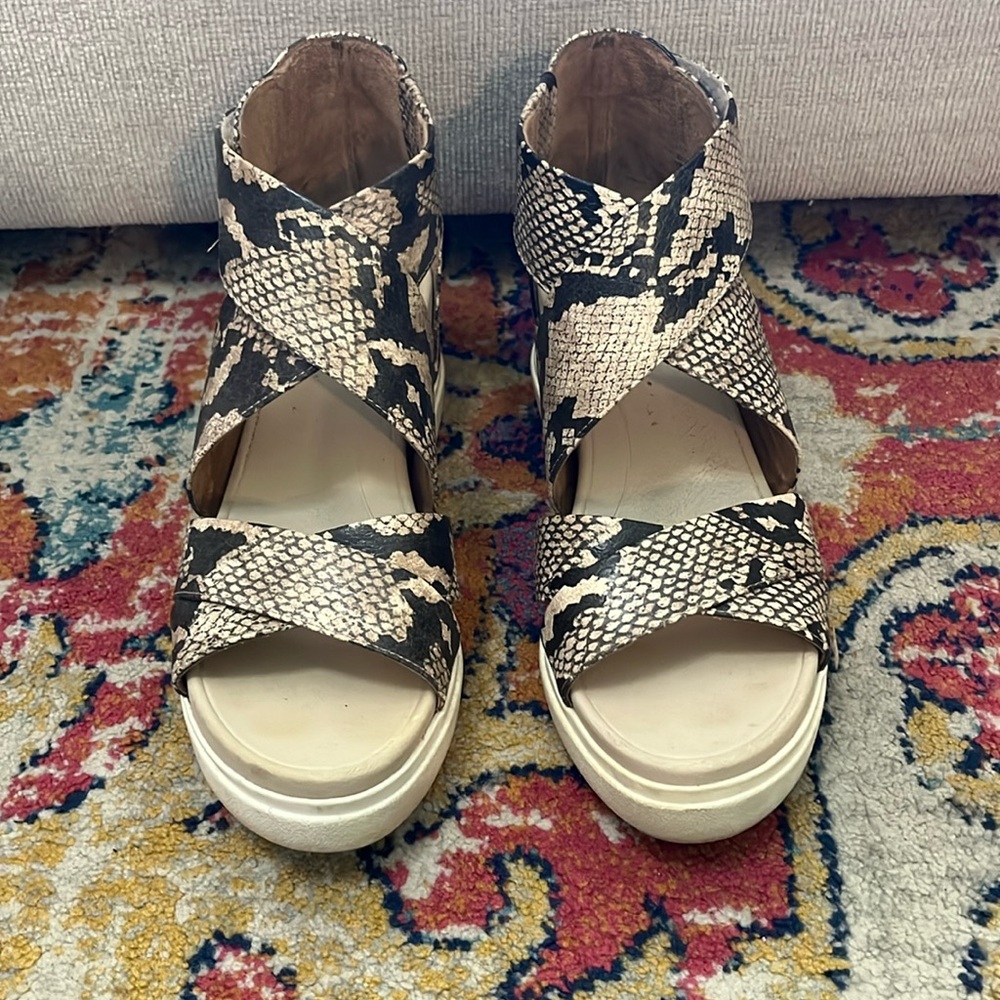 Dr Scholls snake skin wedge